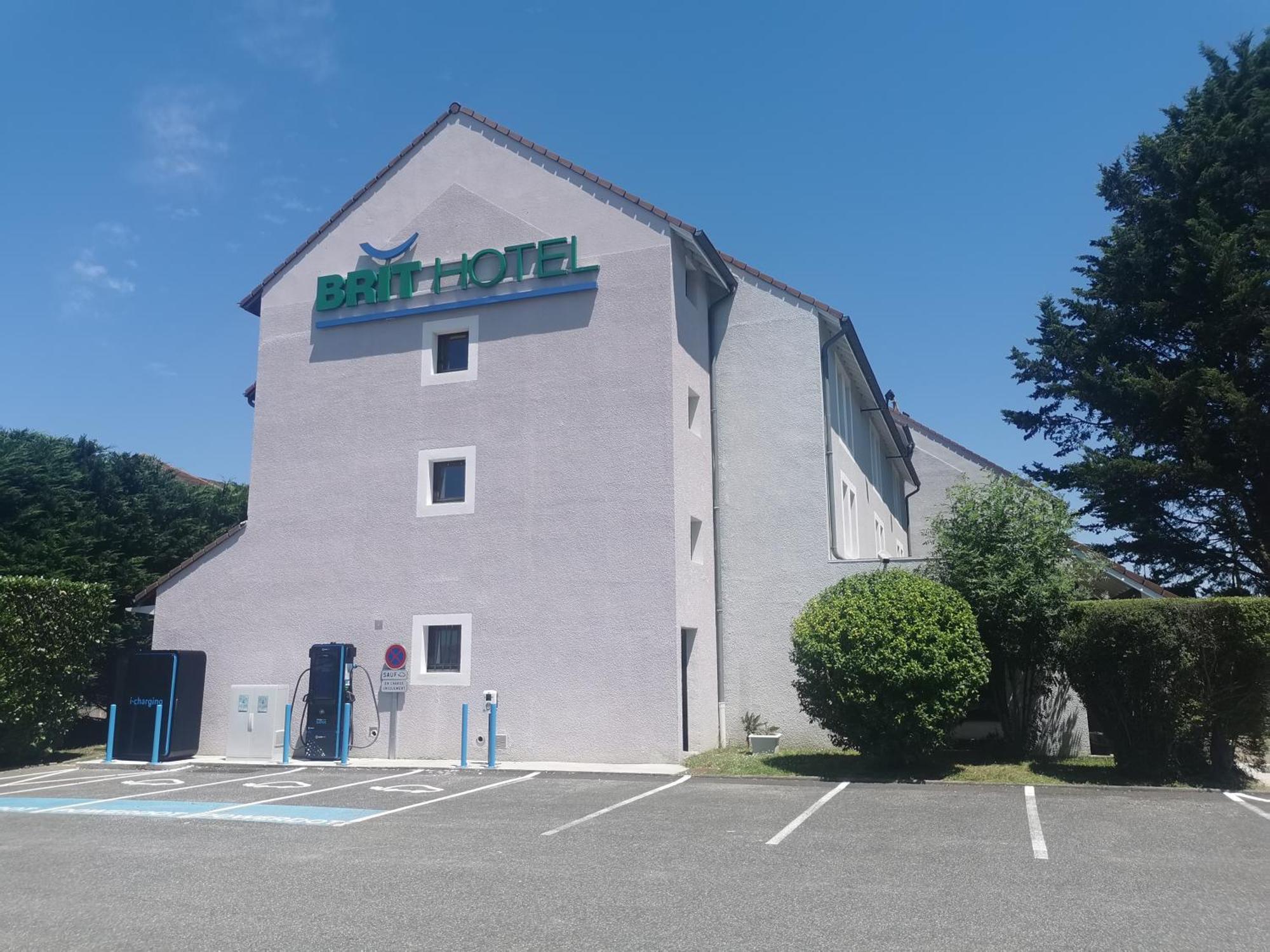 Brit Hotel Confort Pau Lons Exterior photo